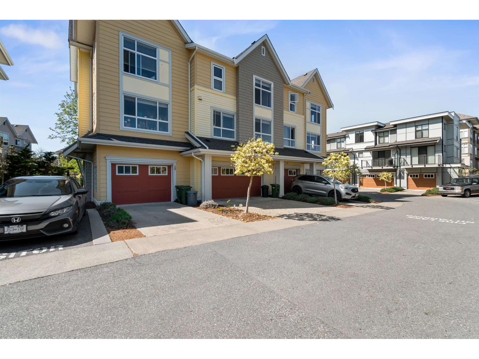 30 45615 TAMIHI WAY, Garrison Crossing, Chilliwack