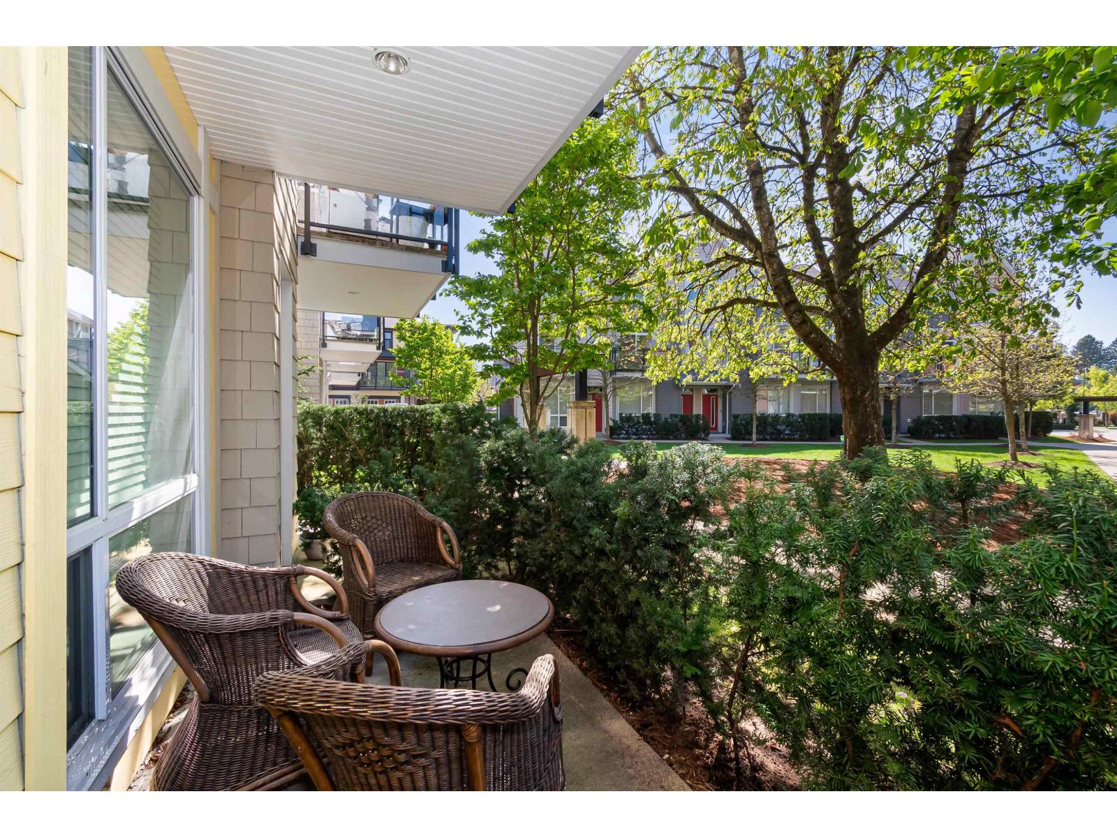 30 45615 TAMIHI WAY, Garrison Crossing, Chilliwack