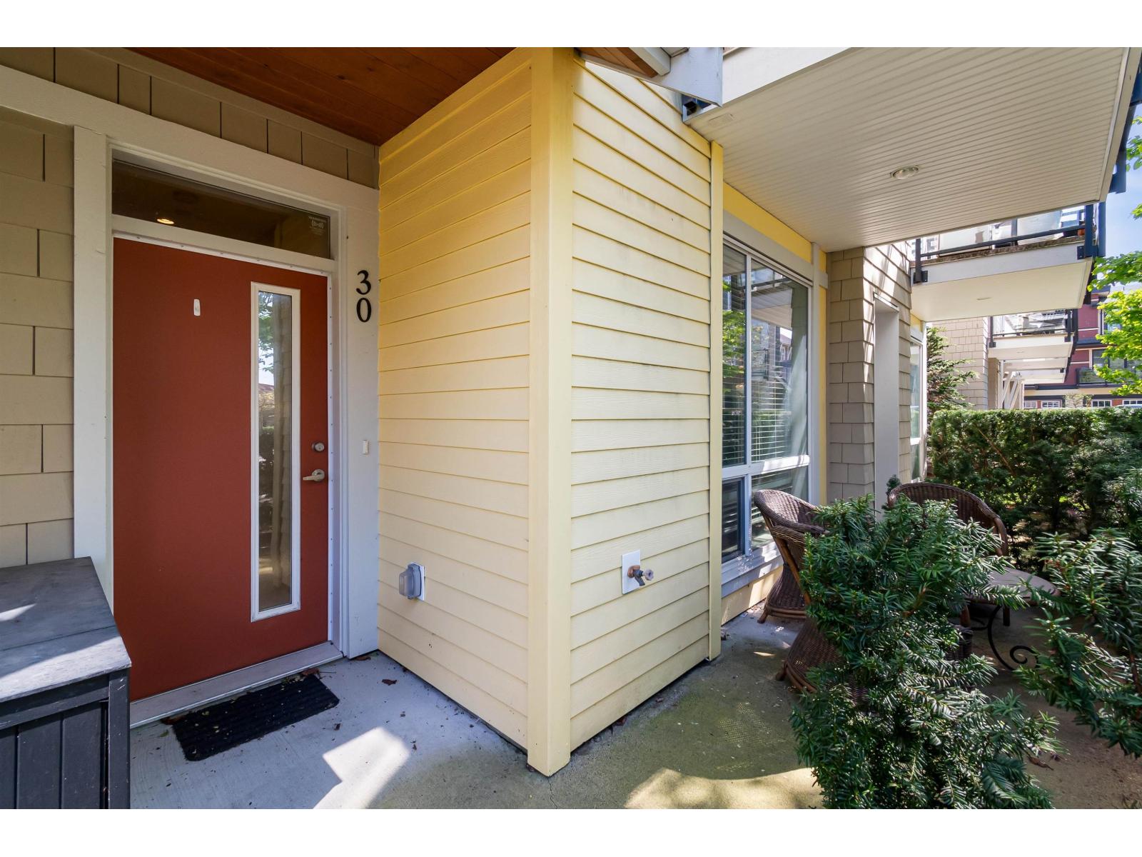 30 45615 TAMIHI WAY, Garrison Crossing, Chilliwack