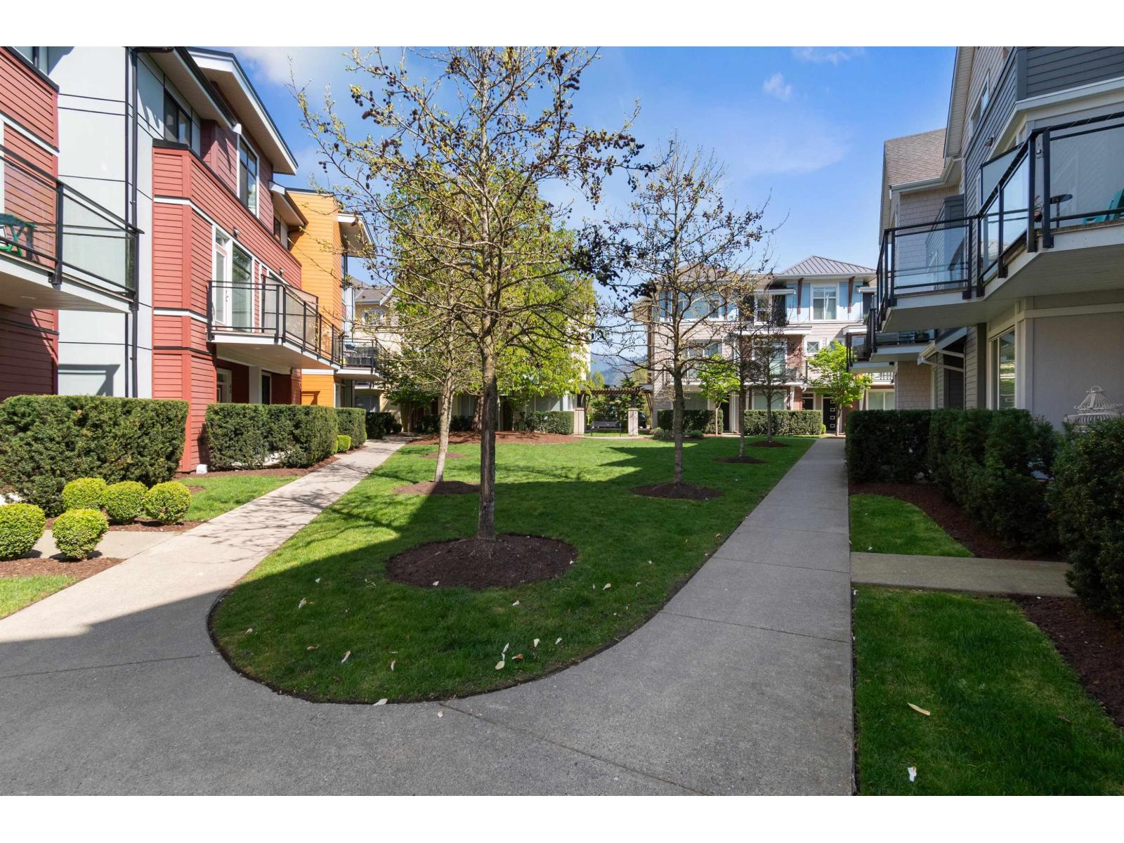 30 45615 TAMIHI WAY, Garrison Crossing, Chilliwack