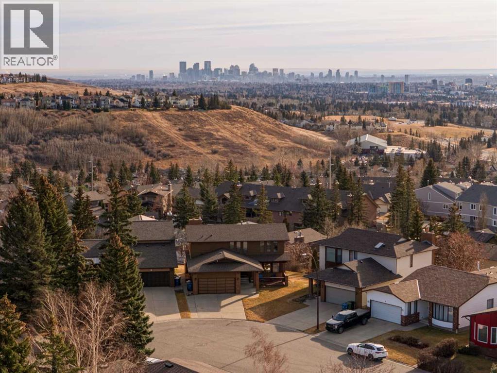 Single Family House for Sale in  Edgeland Bay NW Edgemont Calgary 