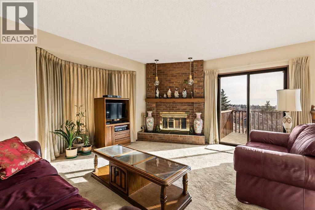 Single Family House for Sale in  Edgeland Bay NW Edgemont Calgary 