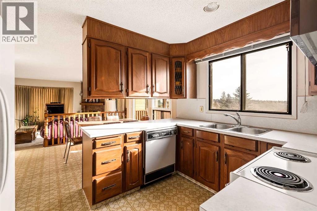 Single Family House for Sale in  Edgeland Bay NW Edgemont Calgary 