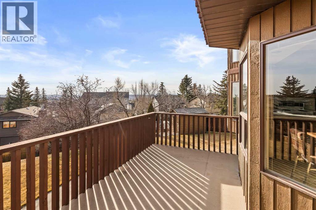 Single Family House for Sale in  Edgeland Bay NW Edgemont Calgary 