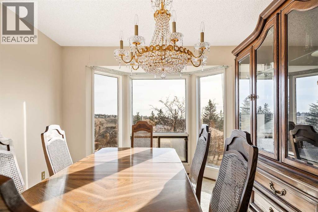 Single Family House for Sale in  Edgeland Bay NW Edgemont Calgary 