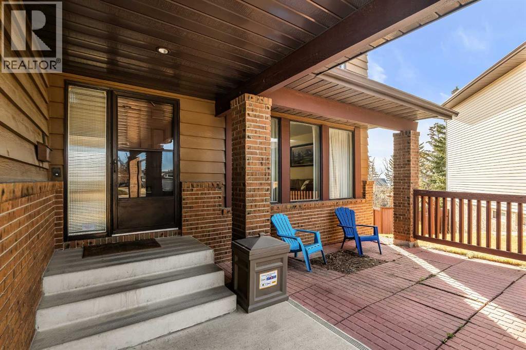 Single Family House for Sale in  Edgeland Bay NW Edgemont Calgary 