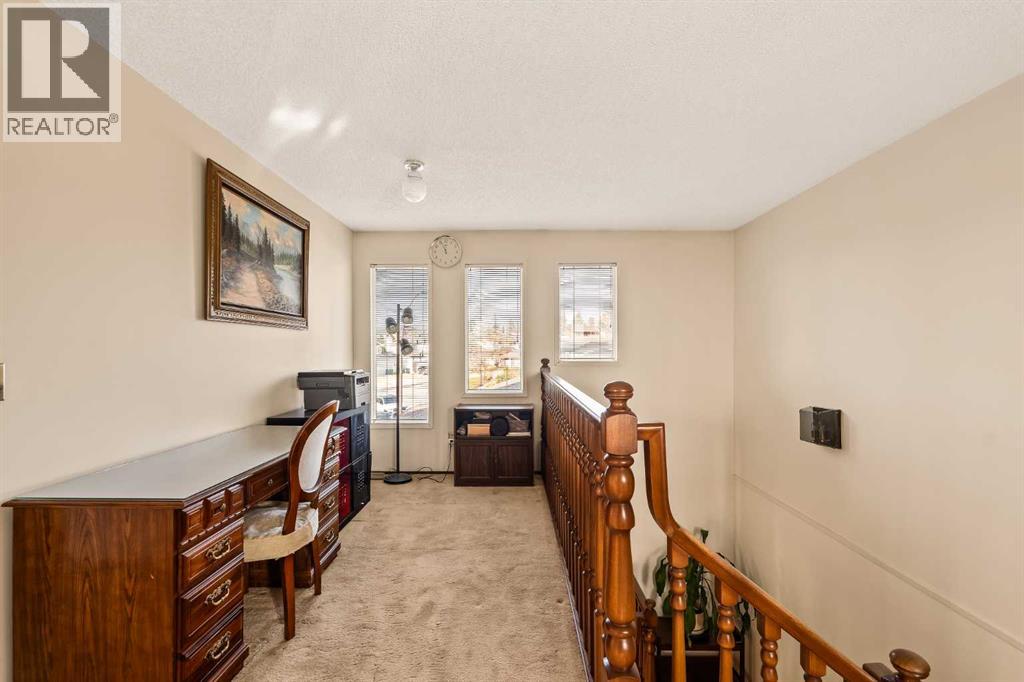 Single Family House for Sale in  Edgeland Bay NW Edgemont Calgary 