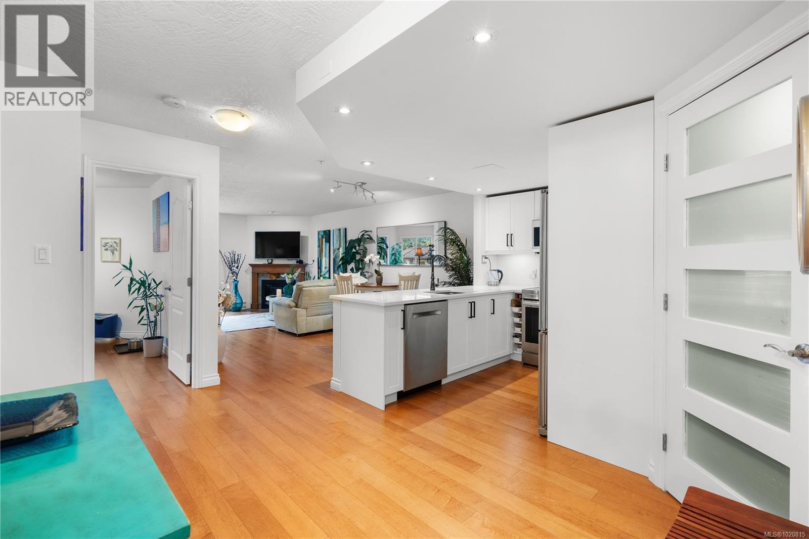 304 1 Buddy Rd, View Royal