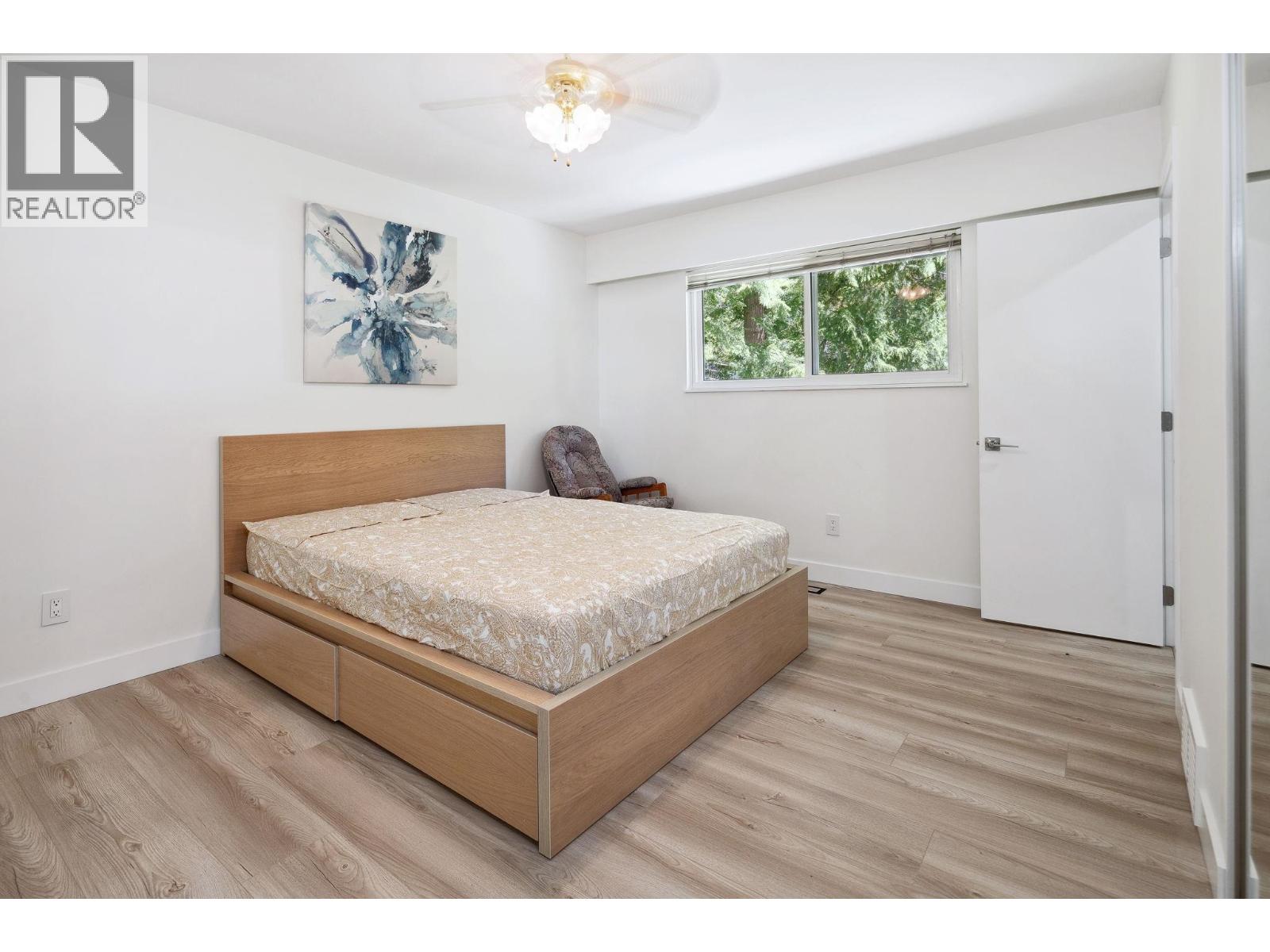 330 BAYVIEW ROAD, Lions Bay