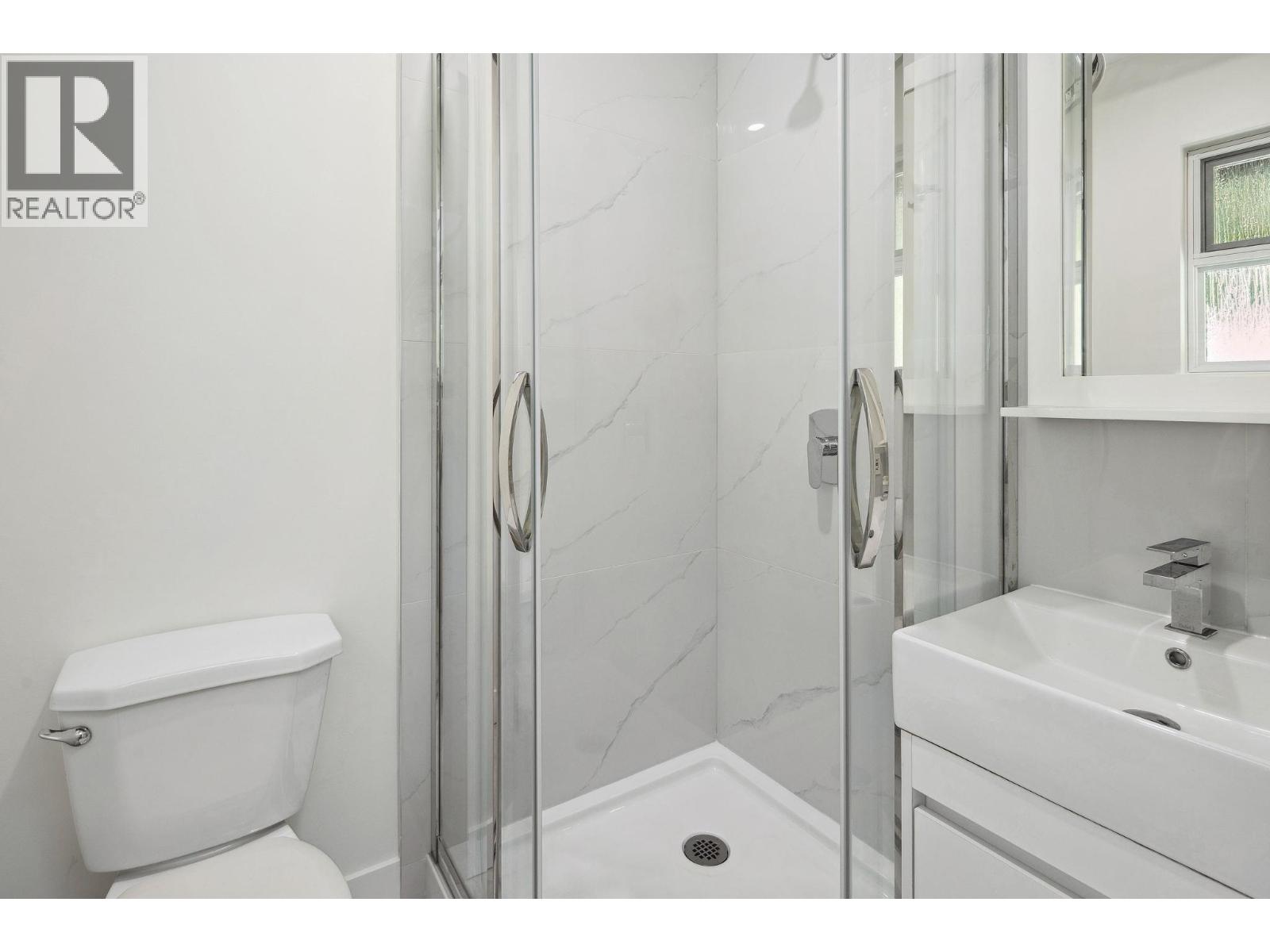 330 BAYVIEW ROAD, Lions Bay