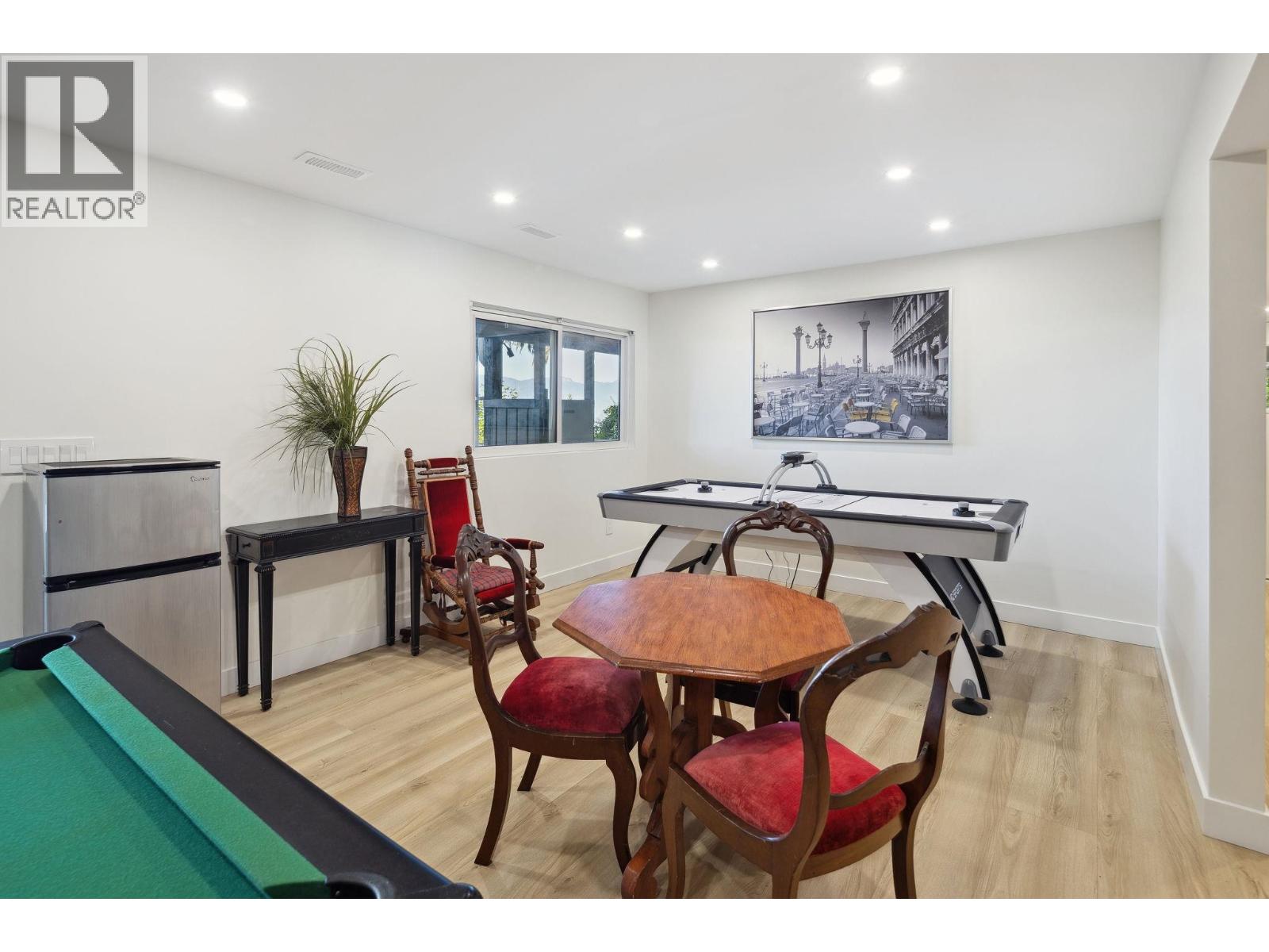 330 BAYVIEW ROAD, Lions Bay