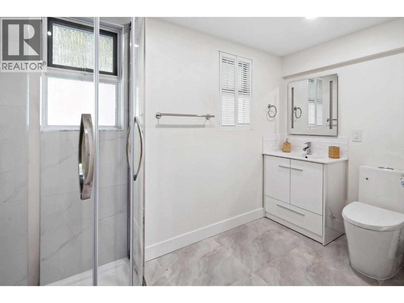 330 BAYVIEW ROAD, Lions Bay