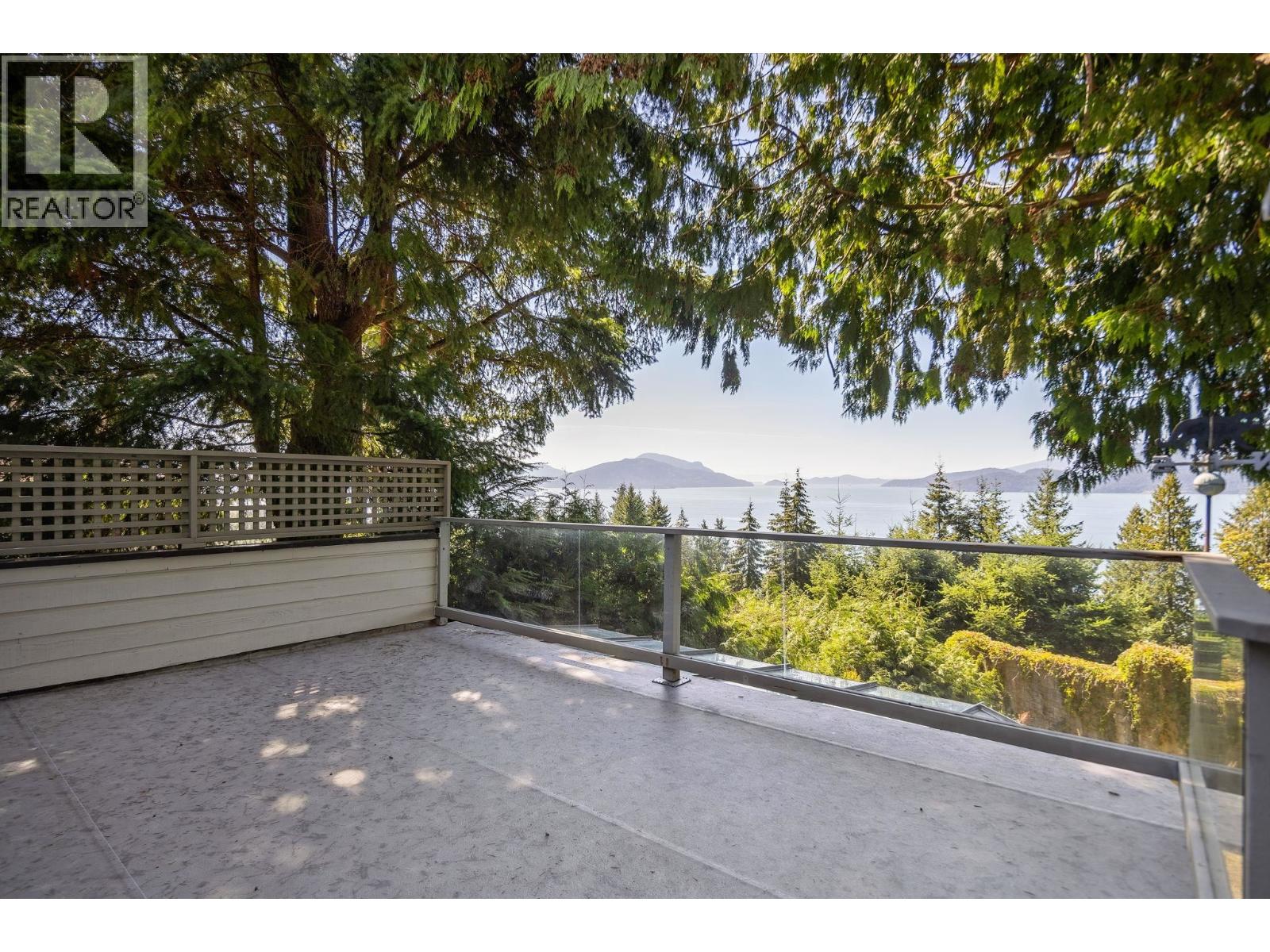 330 BAYVIEW ROAD, Lions Bay