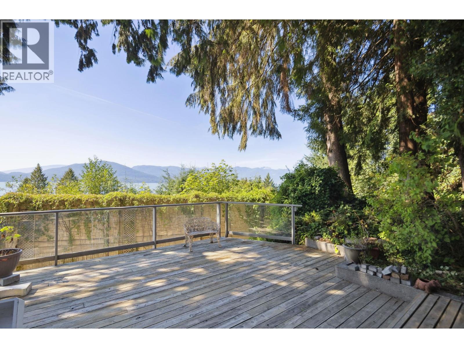 330 BAYVIEW ROAD, Lions Bay