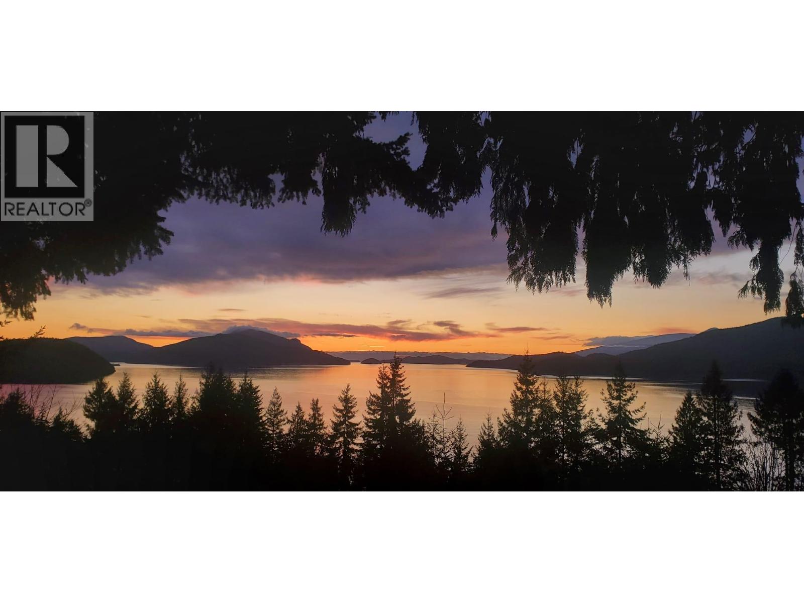 330 BAYVIEW ROAD, Lions Bay