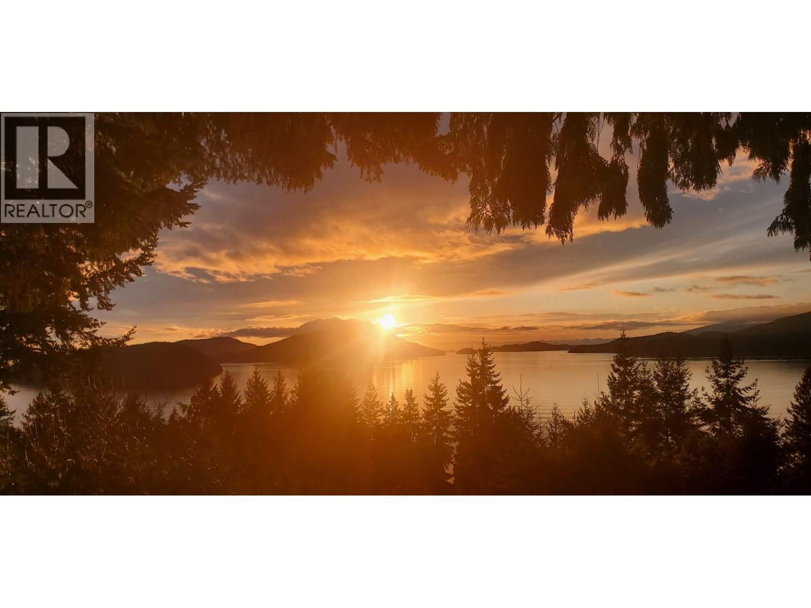 330 BAYVIEW ROAD, Lions Bay