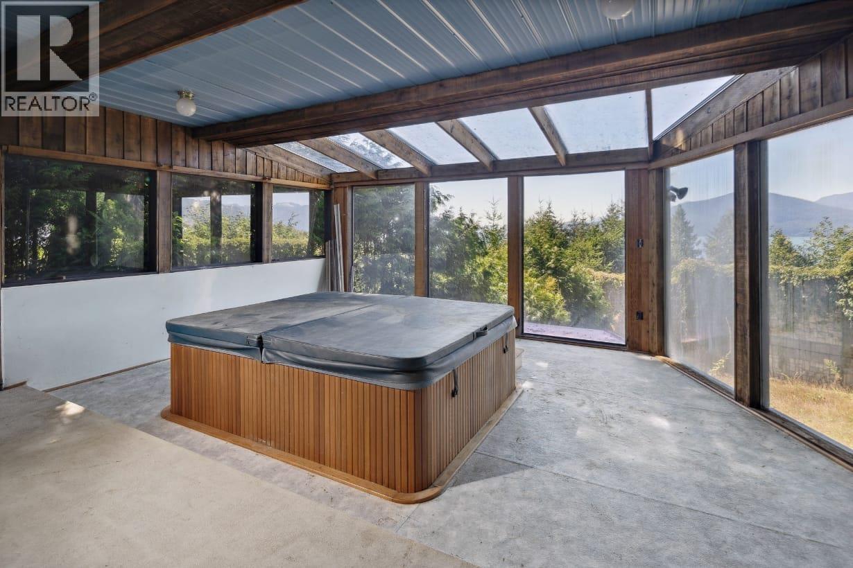 330 BAYVIEW ROAD, Lions Bay