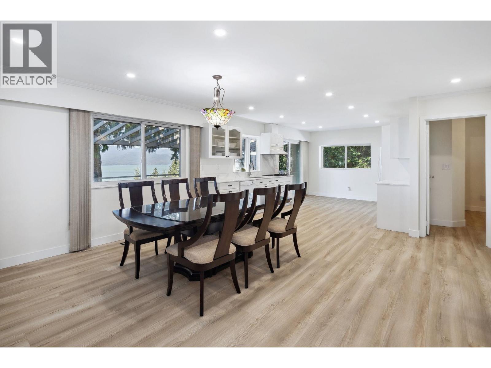 330 BAYVIEW ROAD, Lions Bay