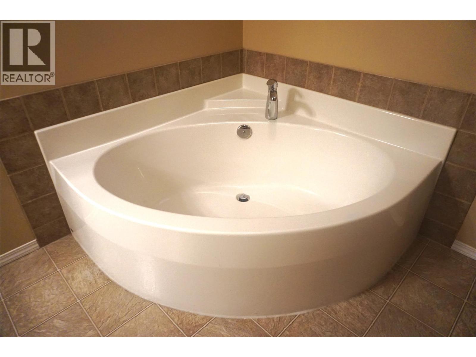 8895 Doherty Street, Canal Flats