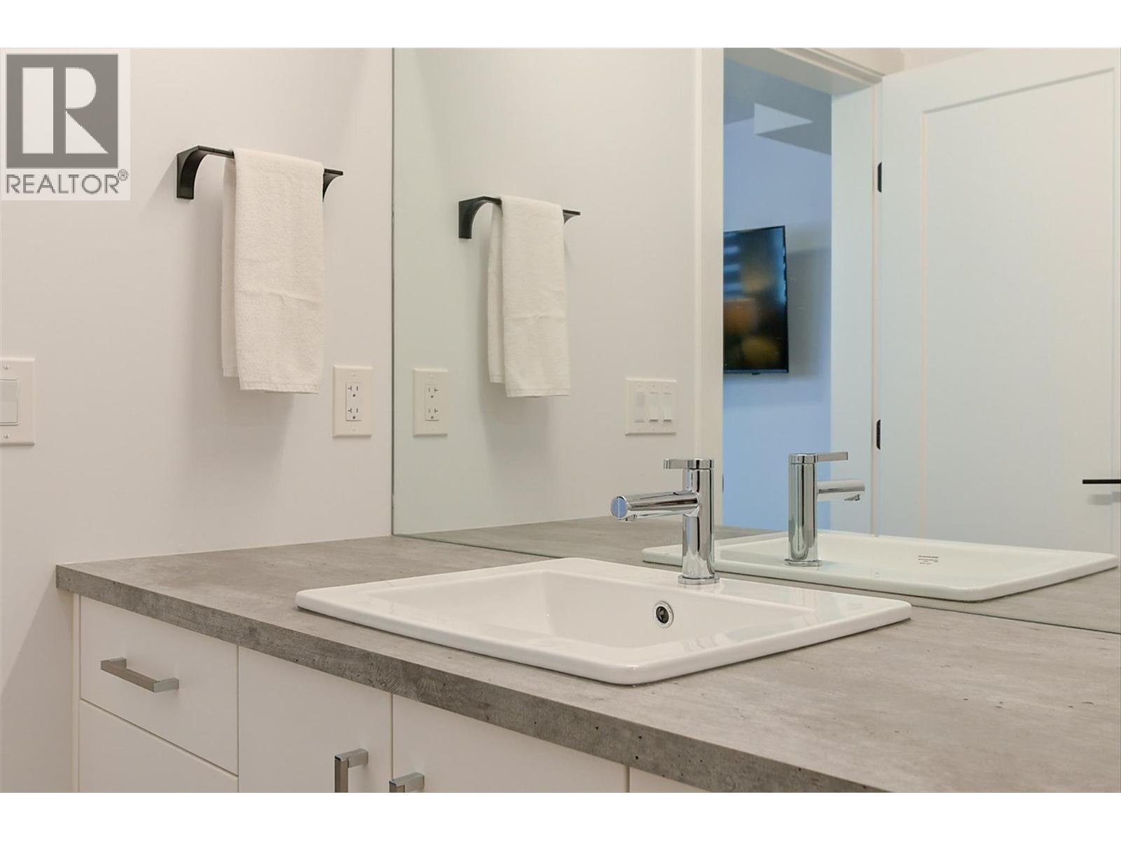  1235 Ponds Avenue, Kelowna