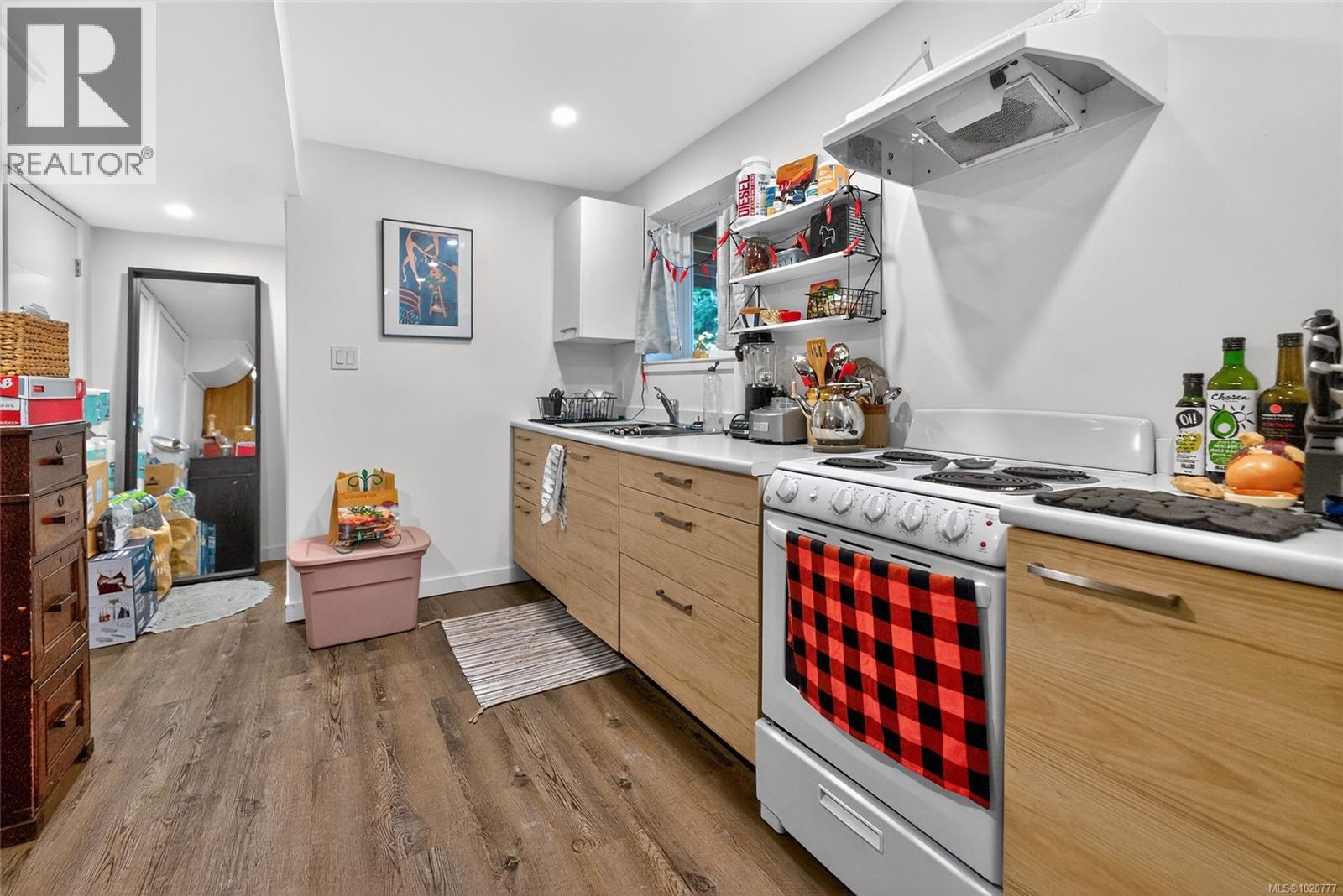 7330 Millard Dr, Lantzville