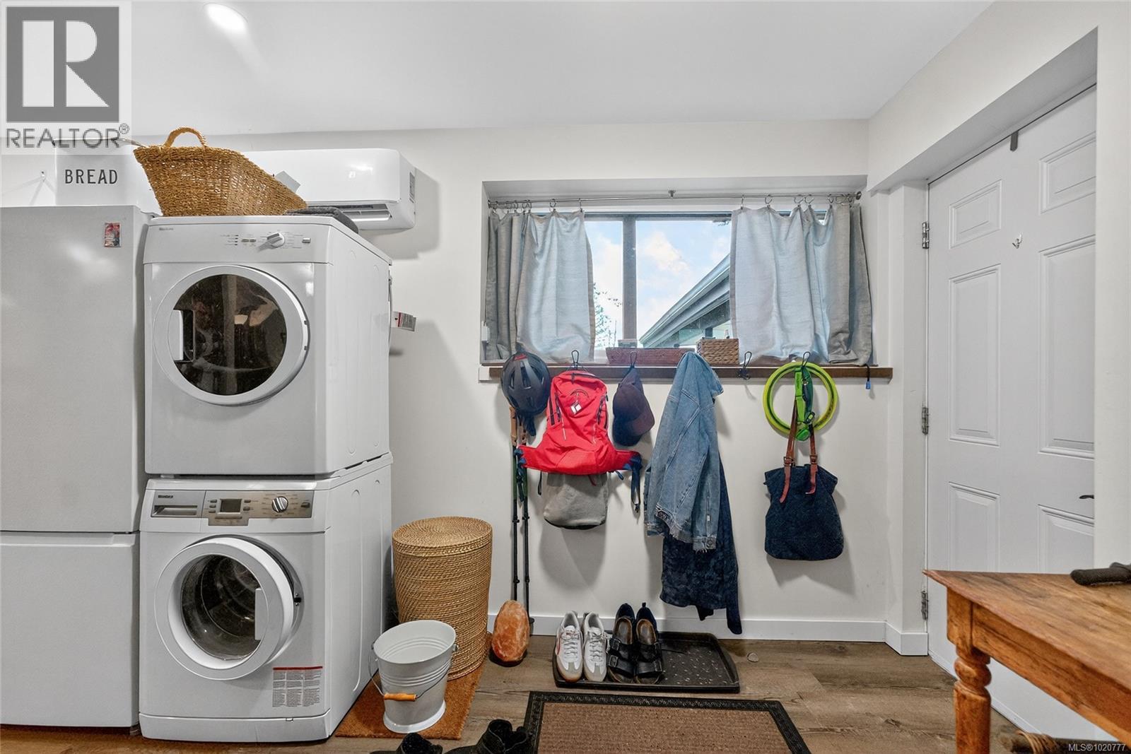 7330 Millard Dr, Lantzville