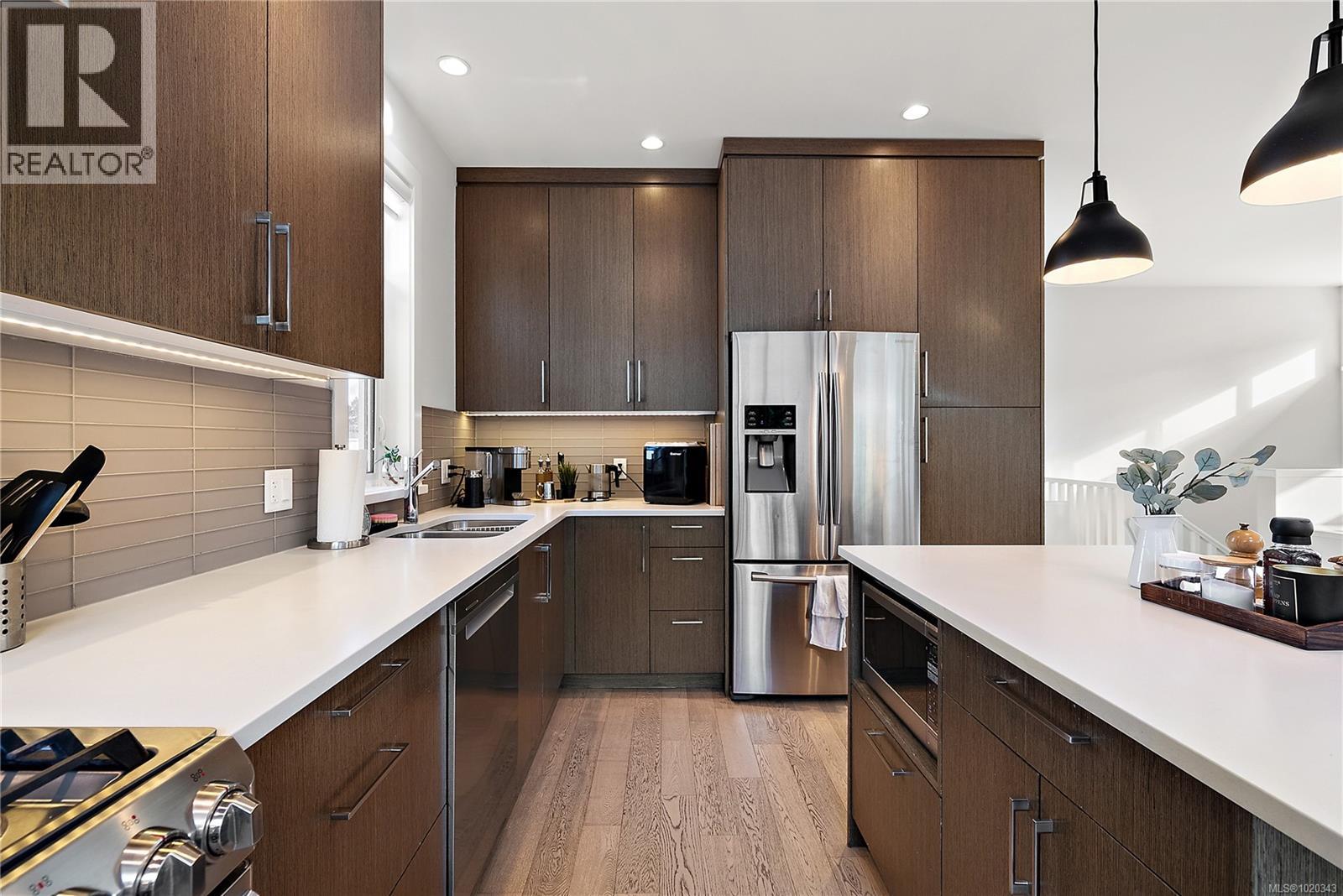 9286 Rideau Ave, North Saanich