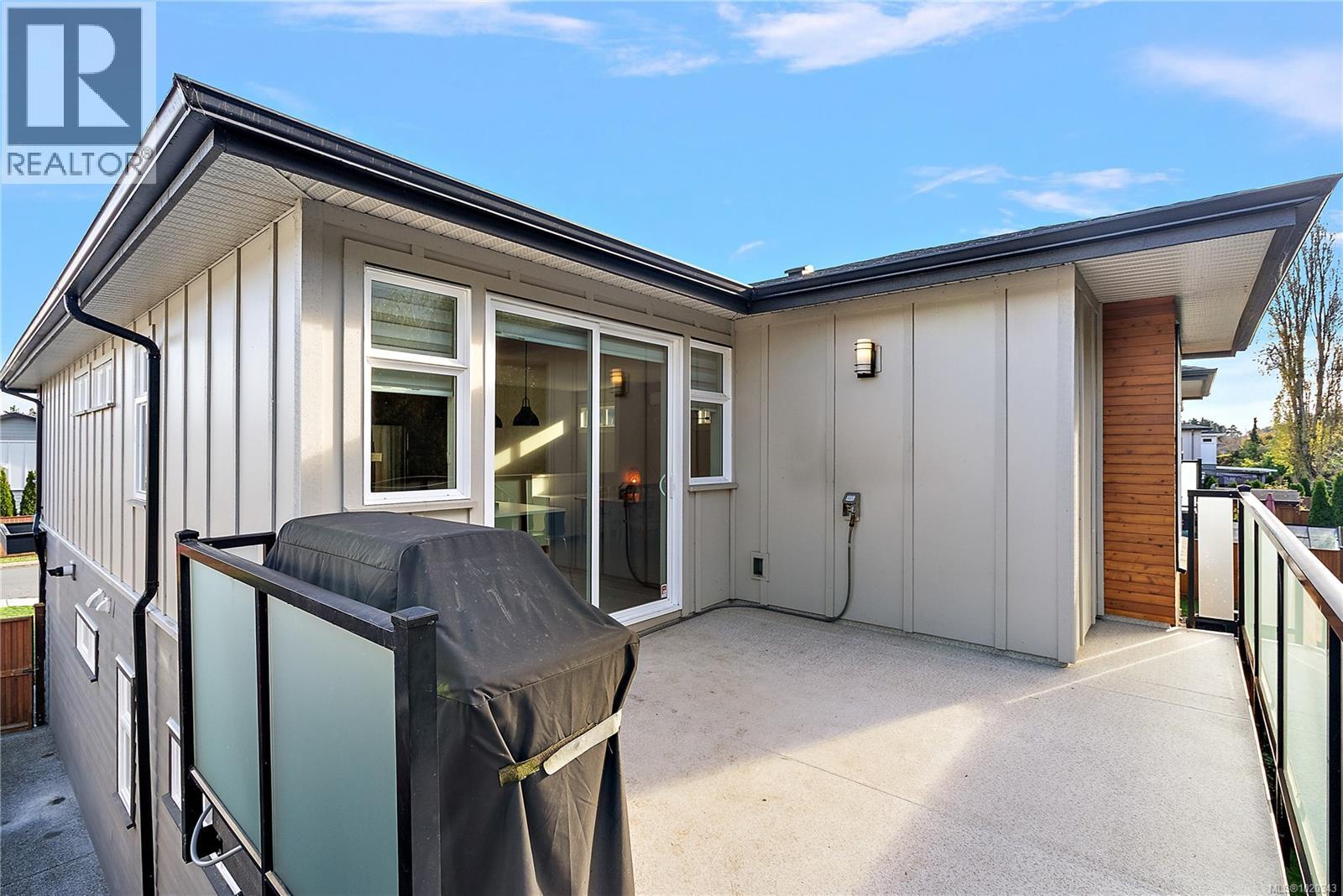 9286 Rideau Ave, North Saanich