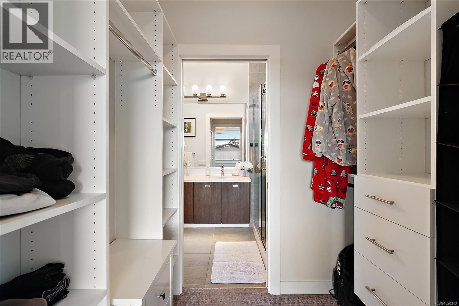 9286 Rideau Ave, North Saanich