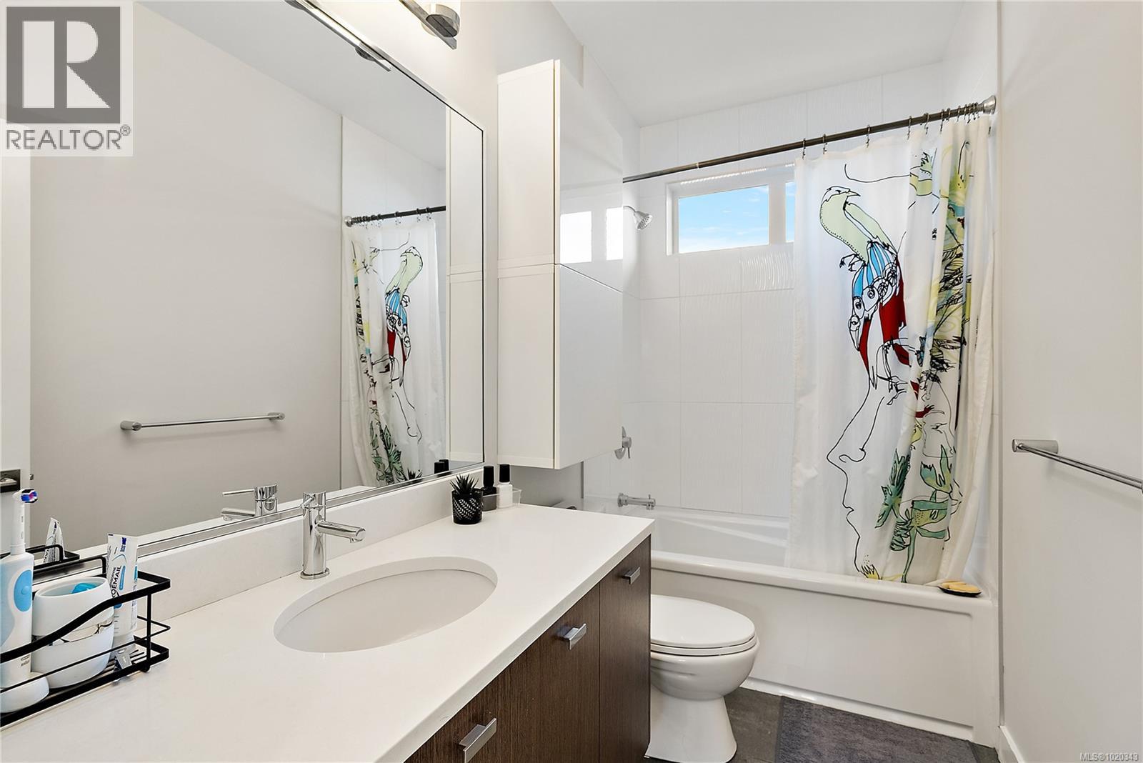 9286 Rideau Ave, North Saanich