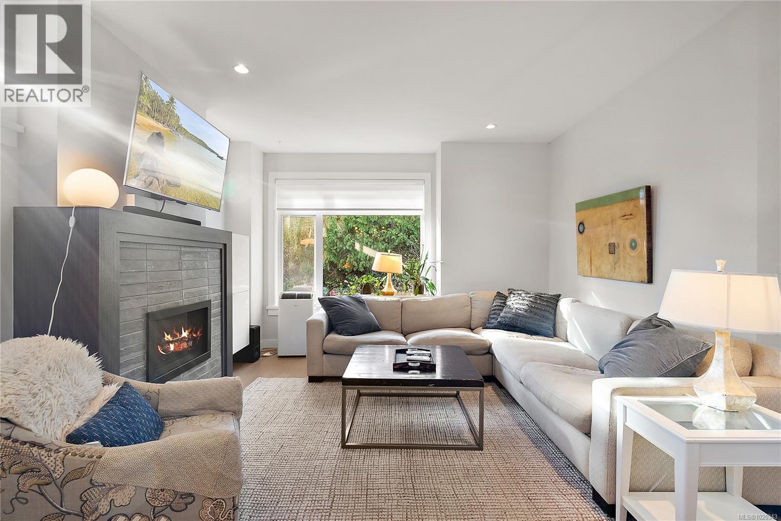 9286 Rideau Ave, North Saanich