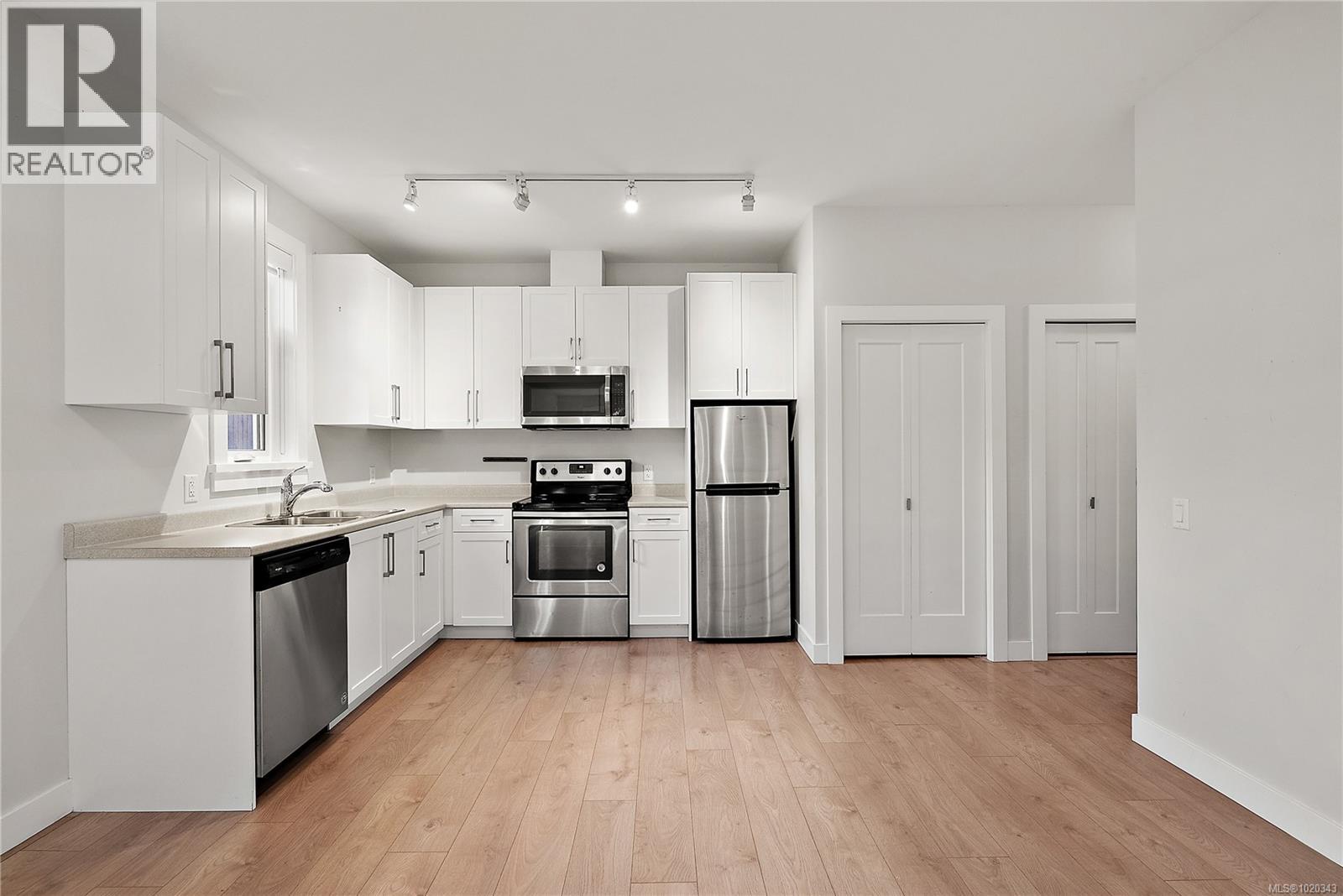 9286 Rideau Ave, North Saanich