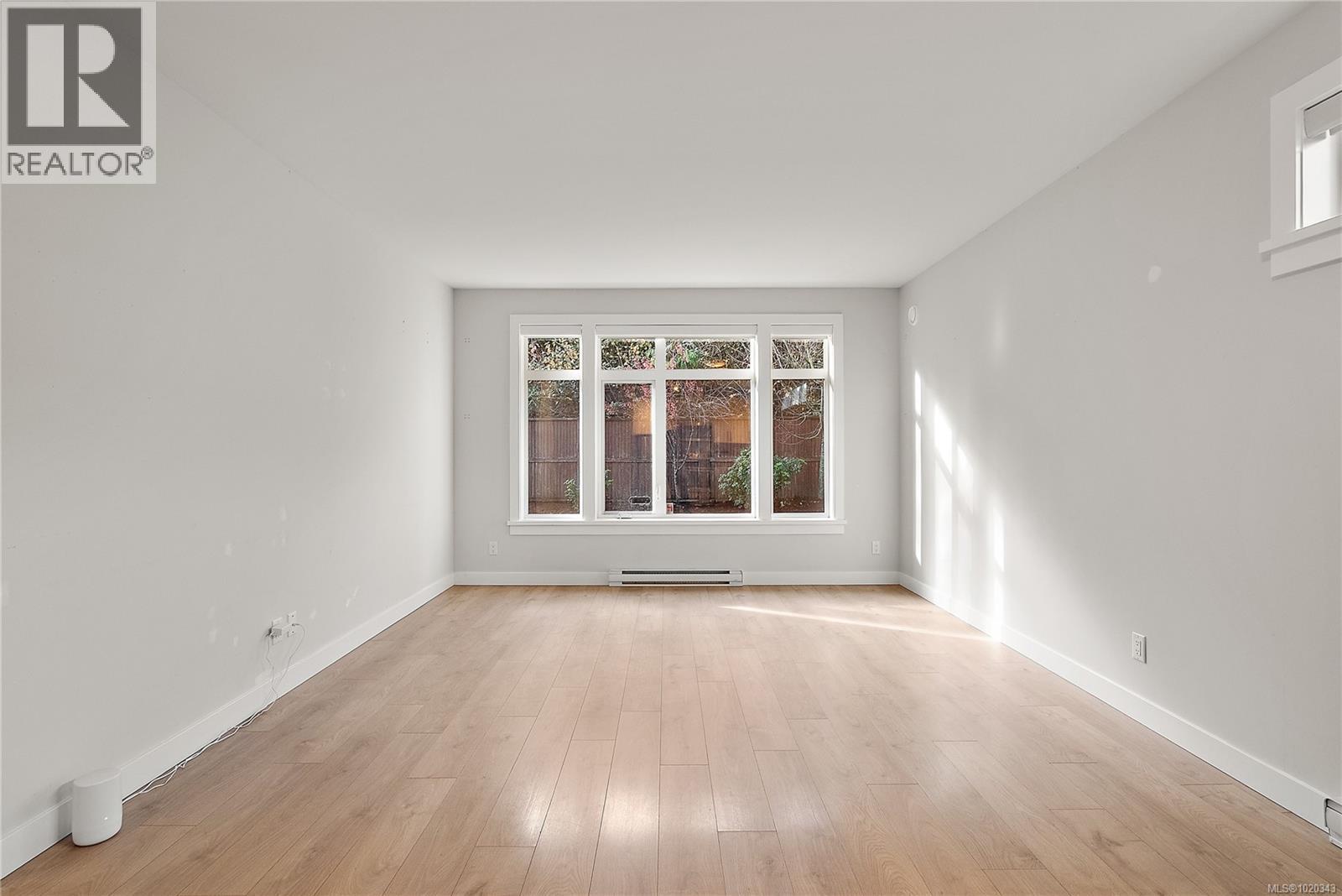 9286 Rideau Ave, North Saanich