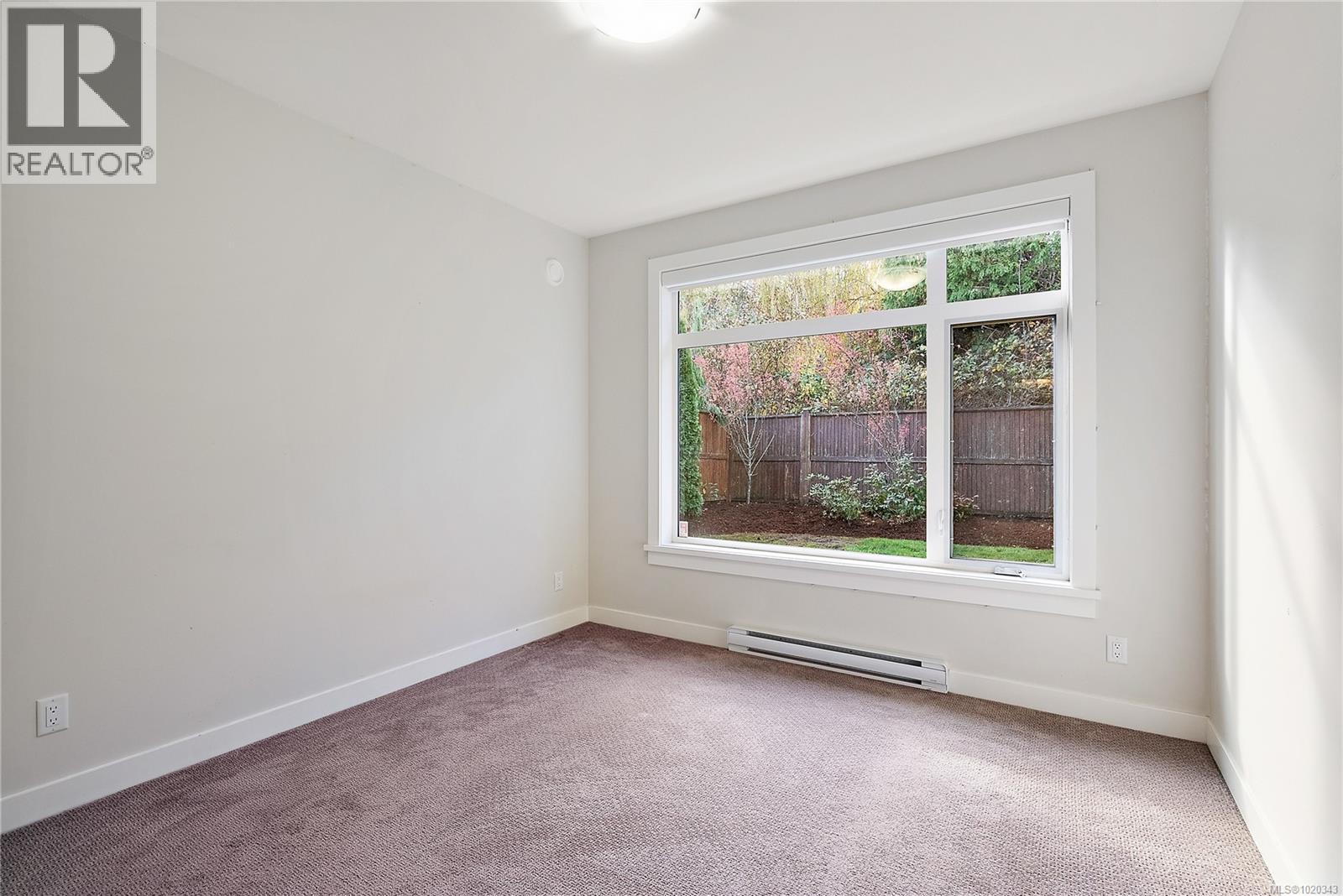 9286 Rideau Ave, North Saanich