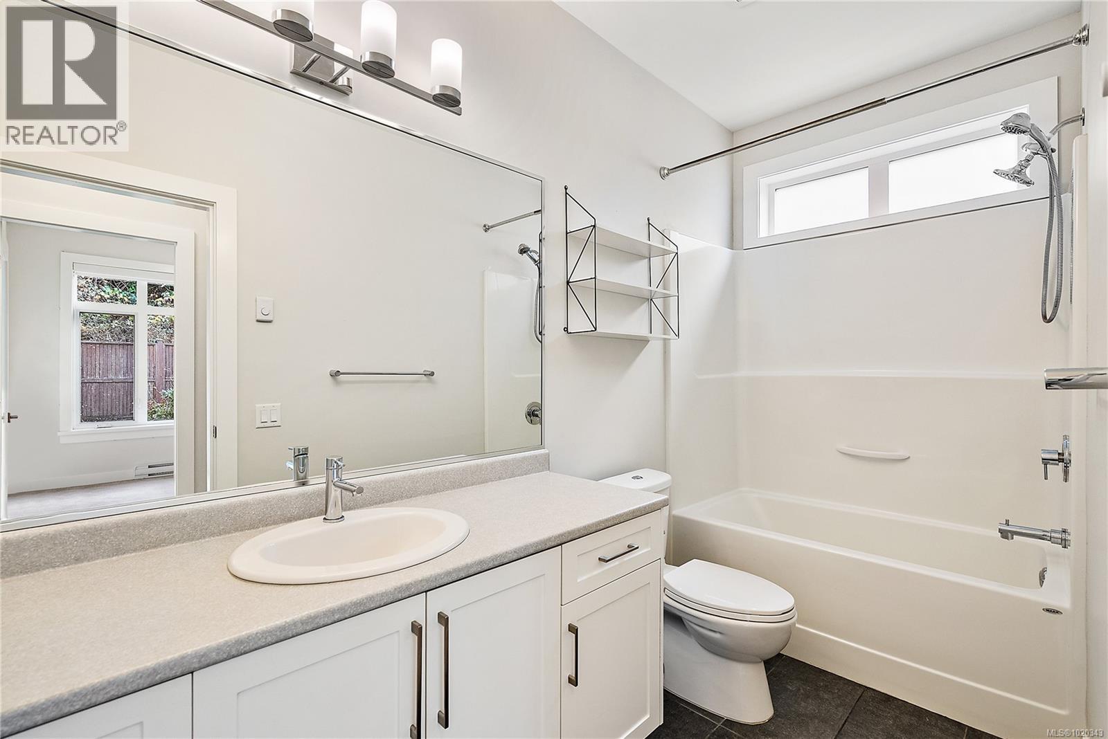 9286 Rideau Ave, North Saanich