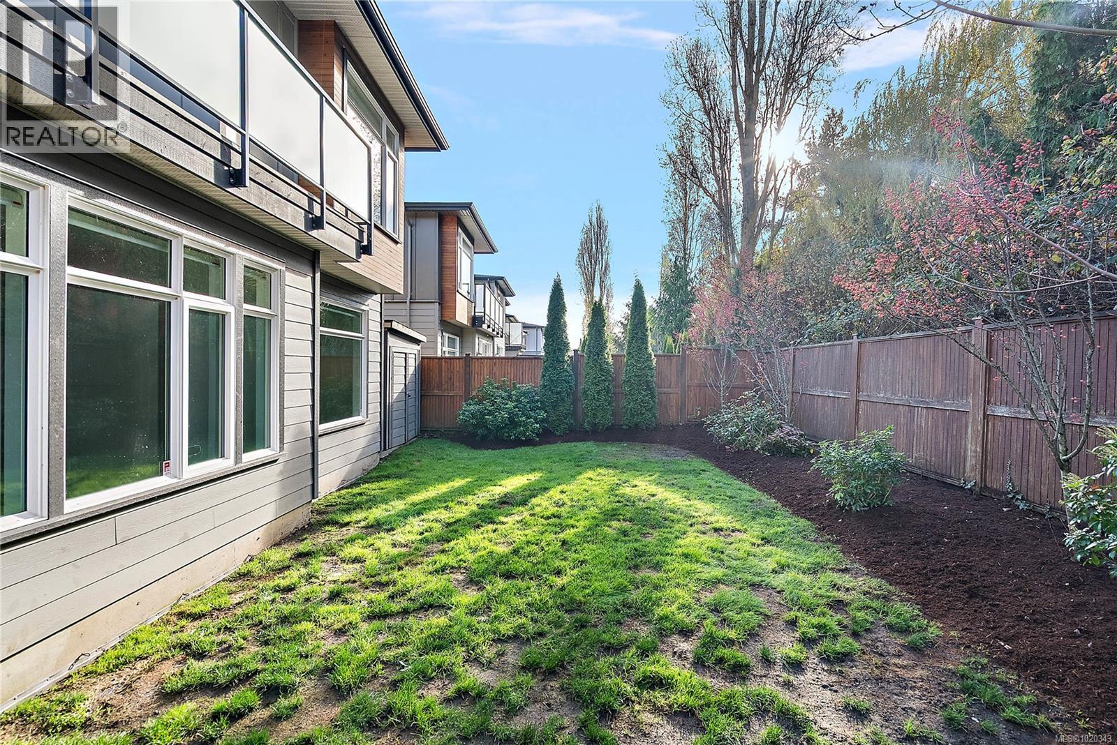 9286 Rideau Ave, North Saanich