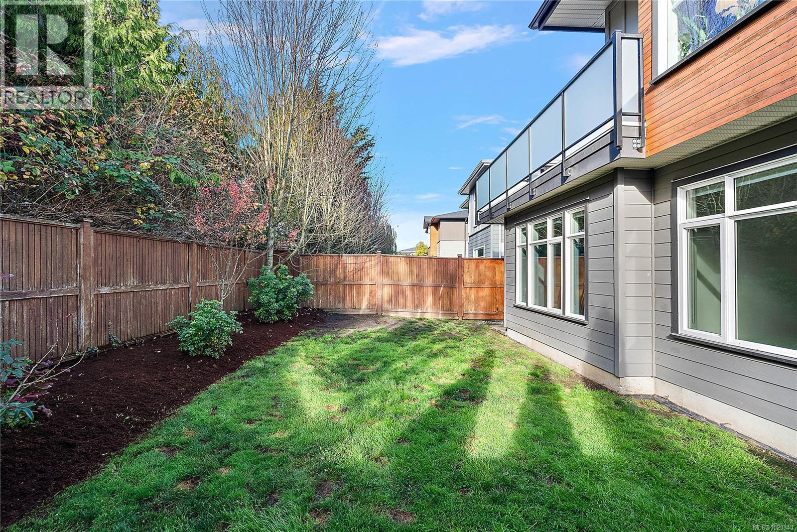 9286 Rideau Ave, North Saanich