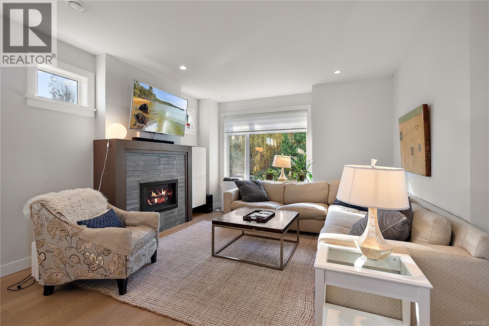 9286 Rideau Ave, North Saanich