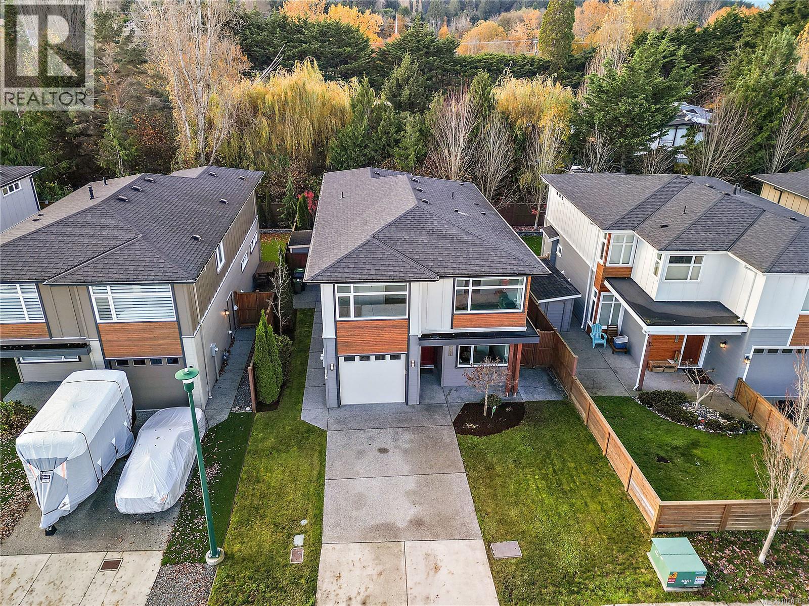 9286 Rideau Ave, North Saanich