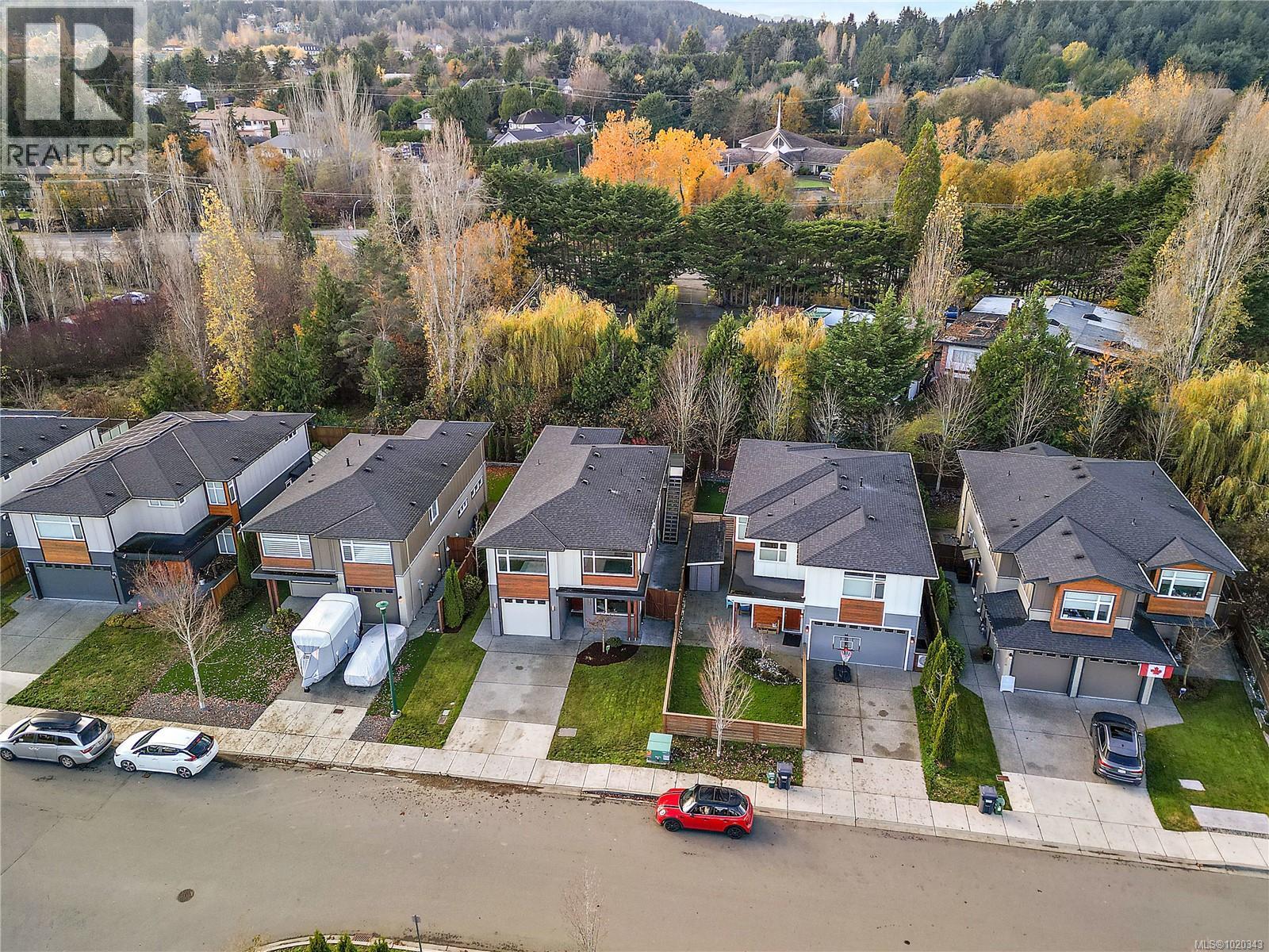 9286 Rideau Ave, North Saanich