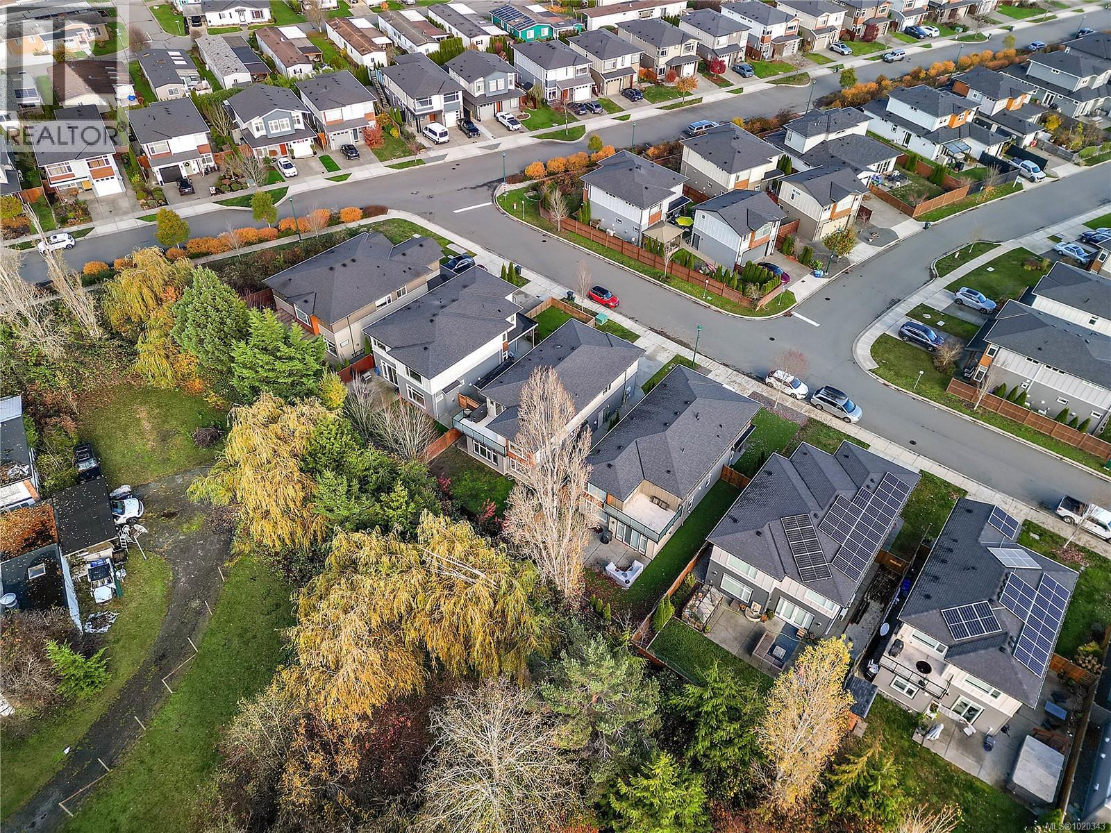 9286 Rideau Ave, North Saanich