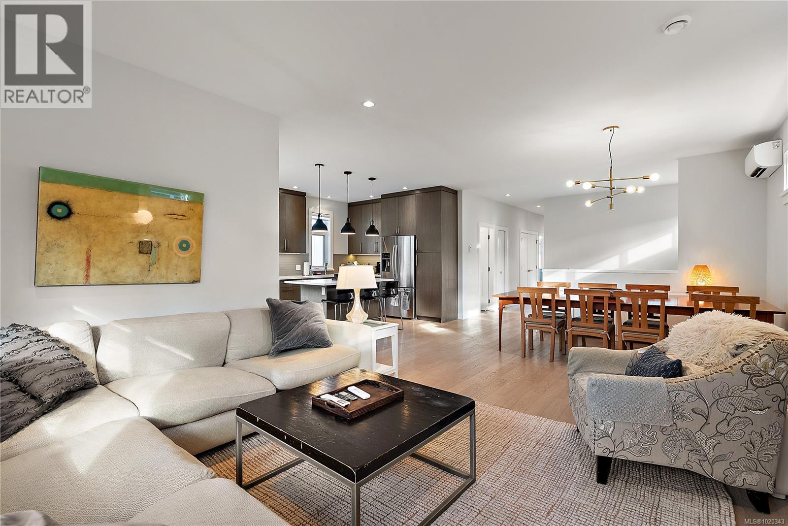 9286 Rideau Ave, North Saanich