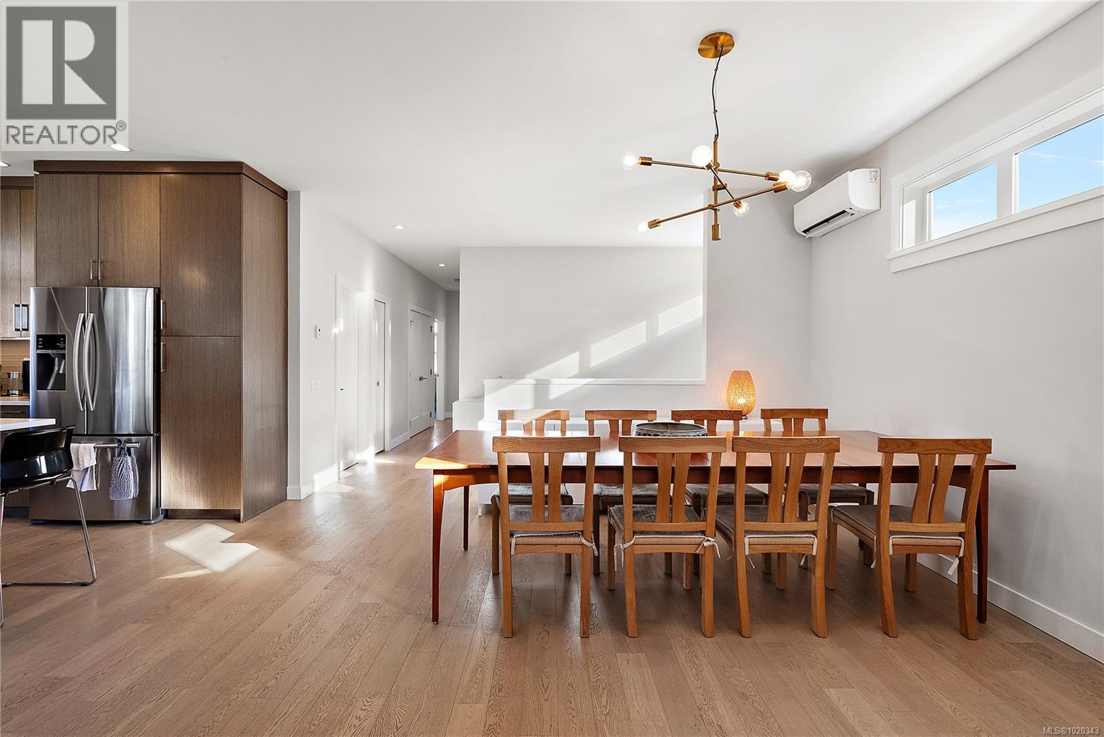 9286 Rideau Ave, North Saanich