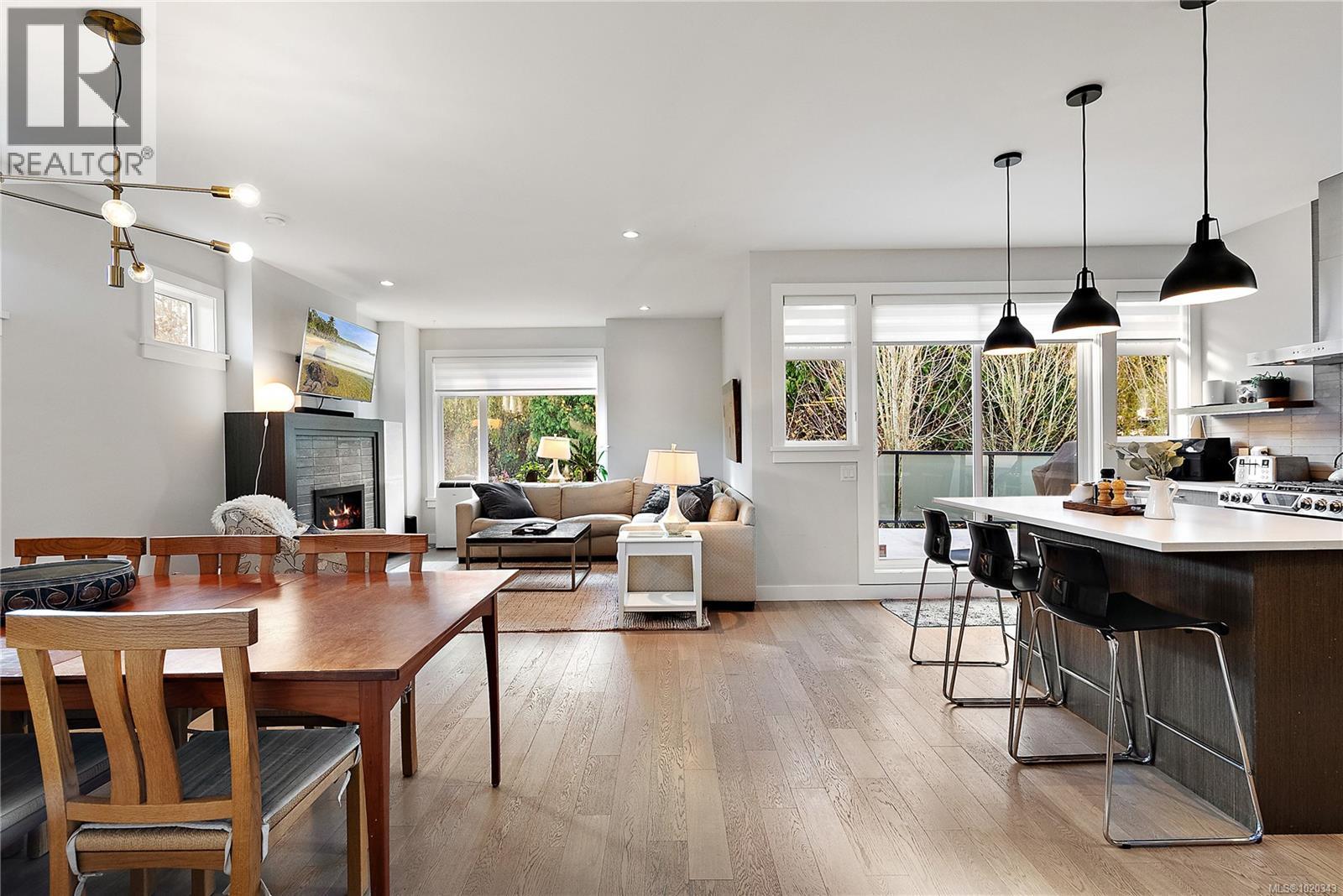 9286 Rideau Ave, North Saanich