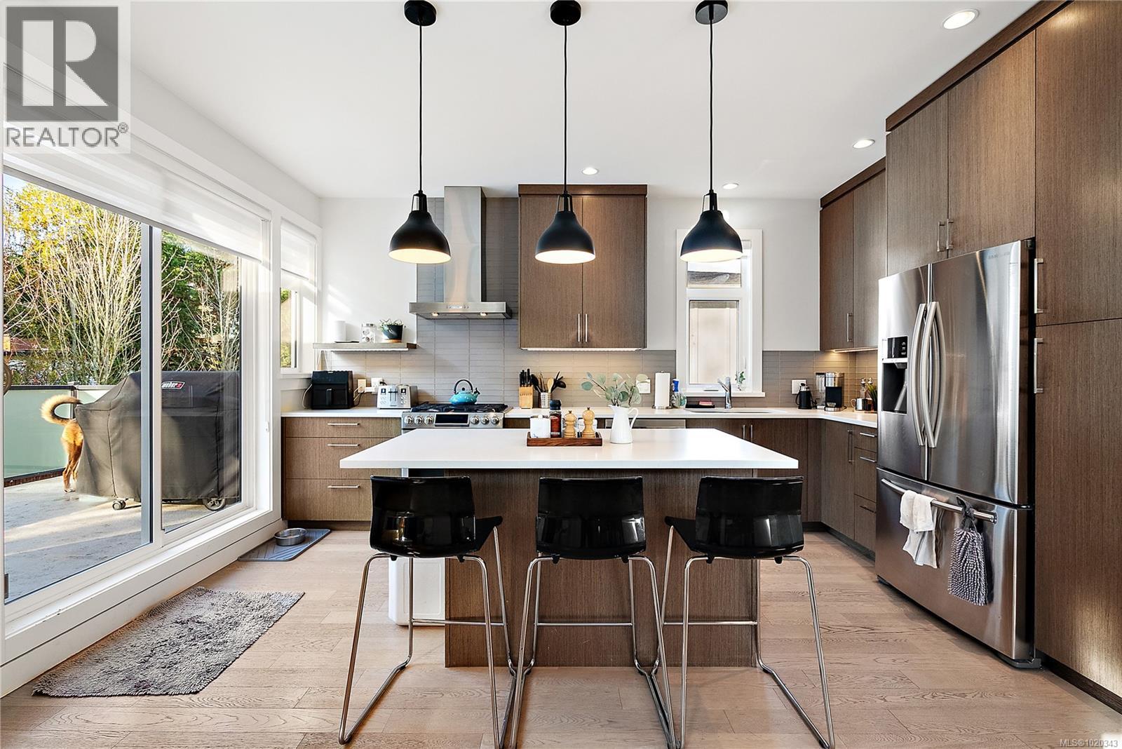 9286 Rideau Ave, North Saanich