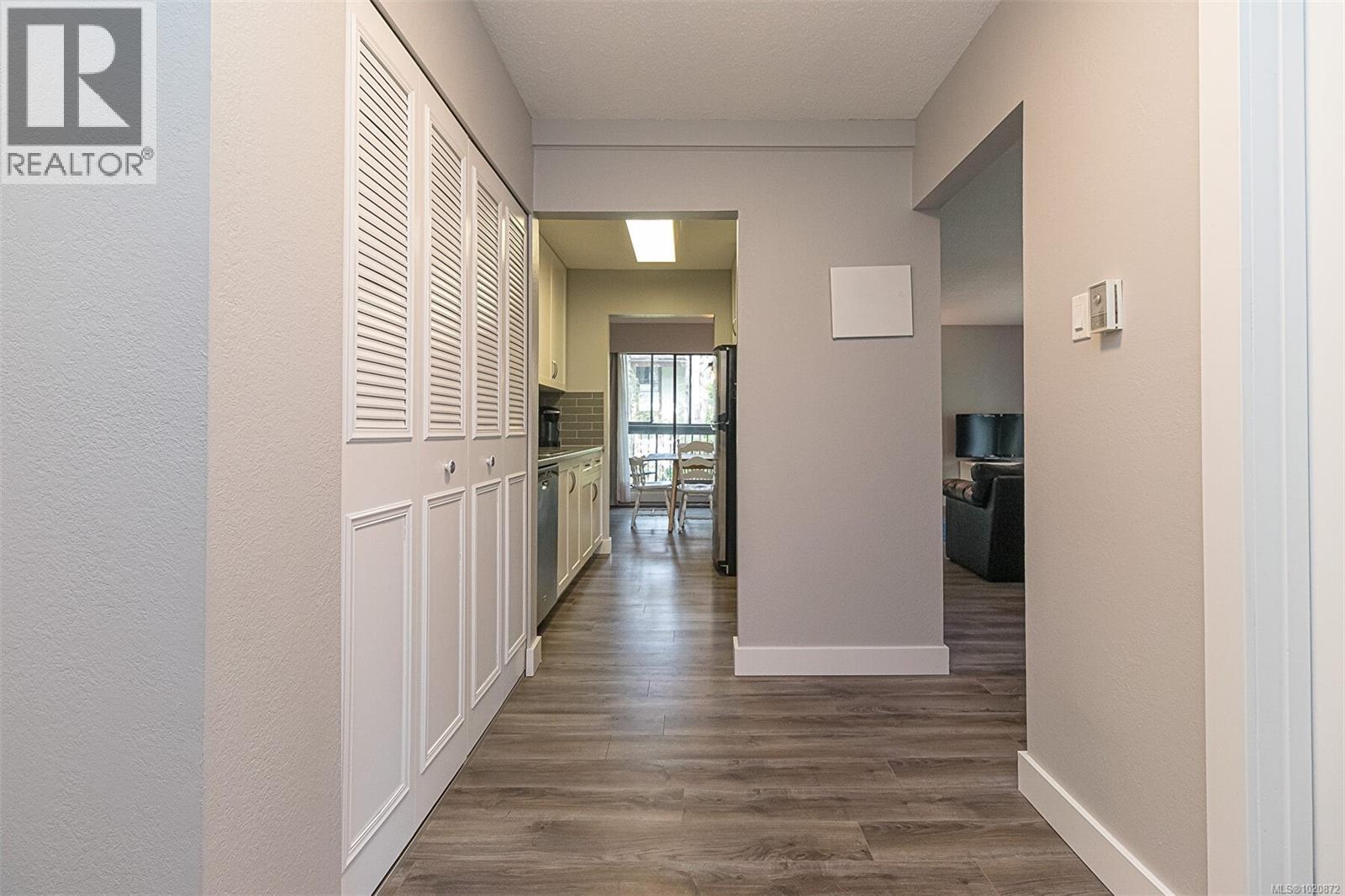 310 1009 McKenzie Ave, Saanich