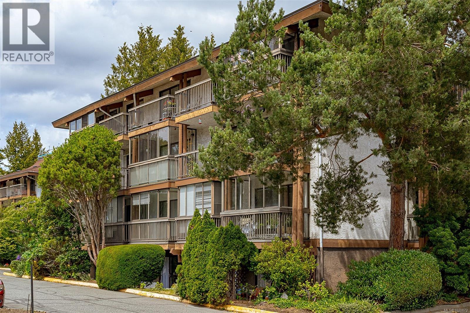 310 1009 McKenzie Ave, Saanich