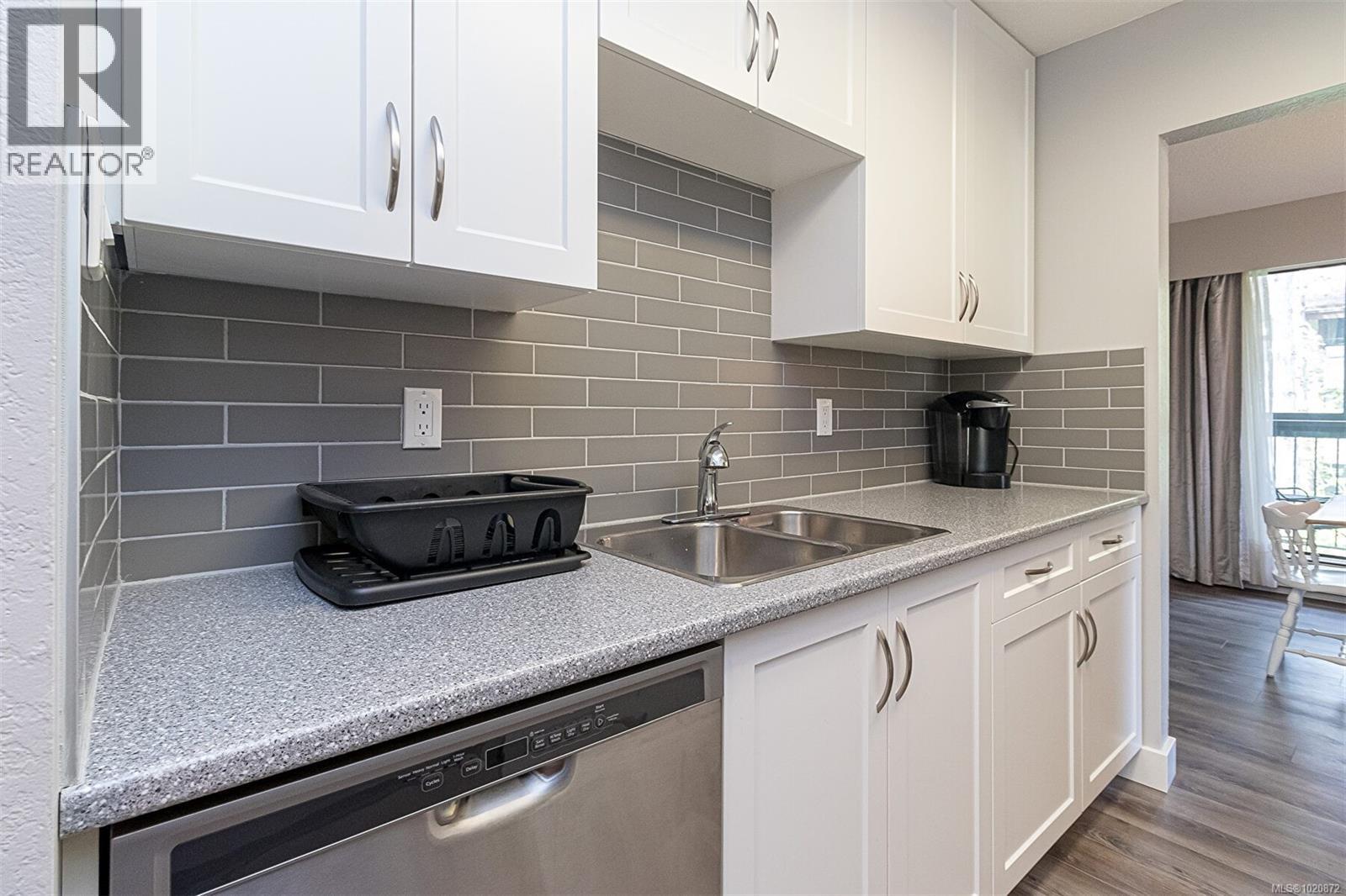 310 1009 McKenzie Ave, Saanich