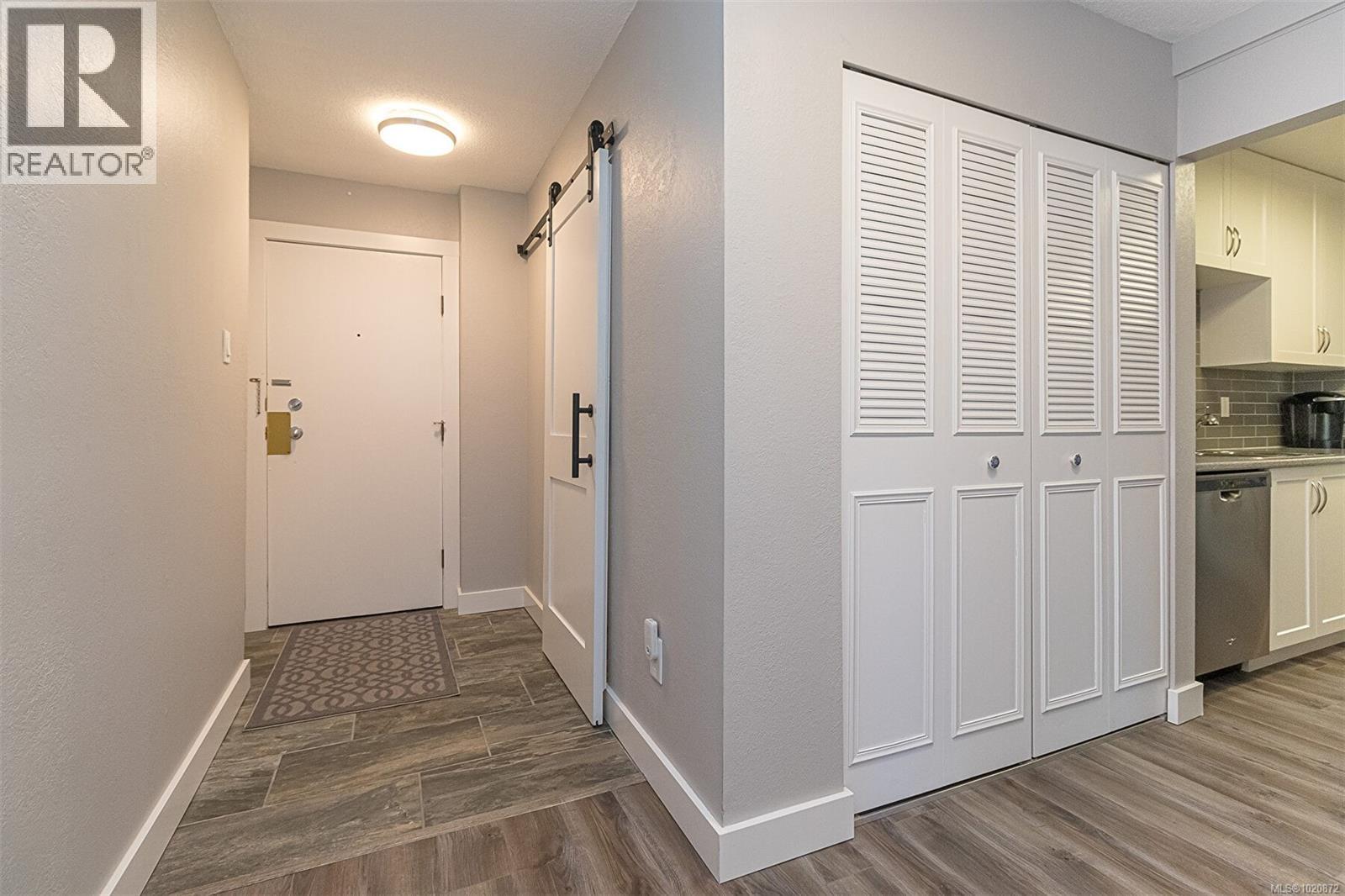 310 1009 McKenzie Ave, Saanich