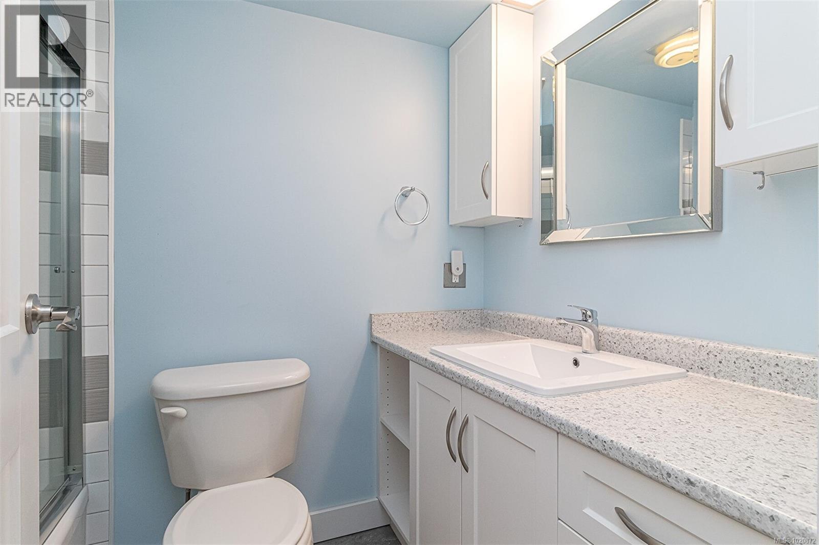 310 1009 McKenzie Ave, Saanich